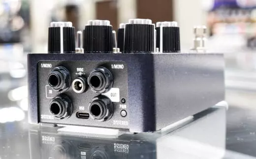 Universal Audio - Starlight Echo Station Stereo Delay Pedal 2